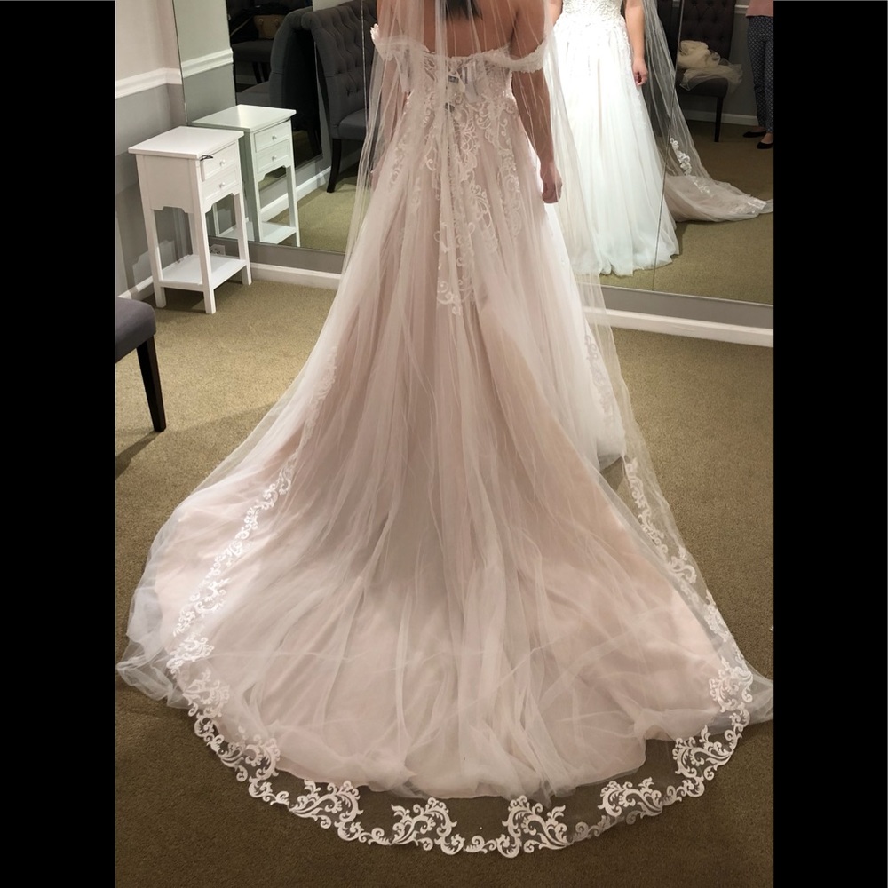 NWT cathedral lace wedding veil- belaire bridal